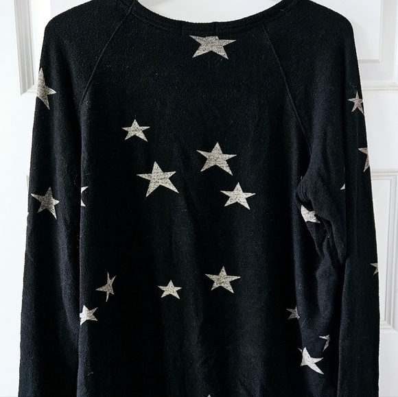 Buffalo black with stars size large stretch long sleeve top - Picture 2 of 4